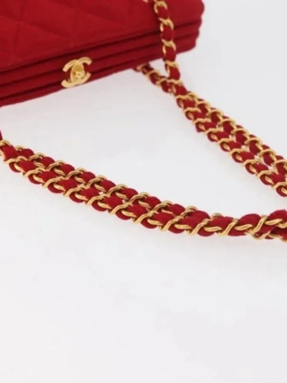 CHANEL brand	chanel color	red